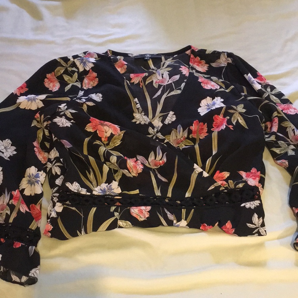 Floral romper 🌸🌼🌻🌺 - Picture 2 of 4